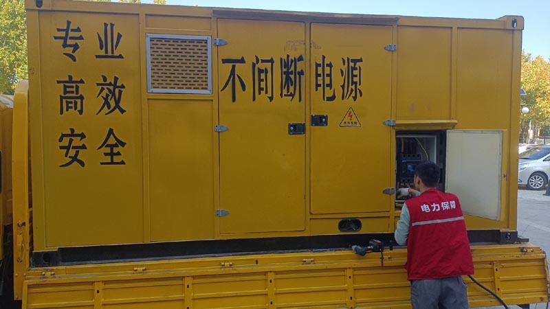 青山湖柴油发电机组和UPS电源配合使用时，如何避免切换过程中的电力中断？